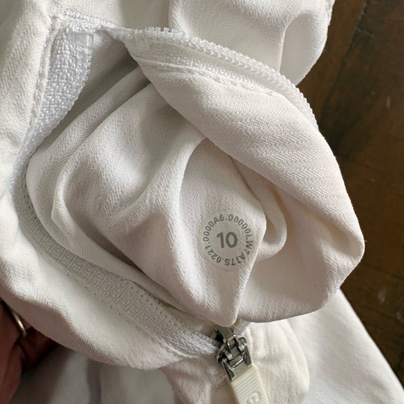 lululemon athletica Women's Cream Skort - Picture 2 of 2